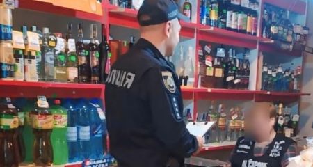 Изъяли конрафакта почти 200 тысяч гривен: на Днепропетровщине пресекли нелегальную торговлю алкоголем