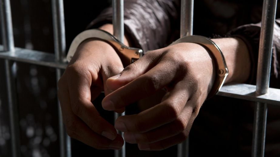 Обікрав квартиру та програв гроші на ставках: у Кам'янському злодія засудили до п'яти років позбавлення волі