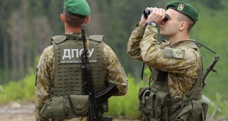 Пропонував 8 тисяч доларів за переправку: на кордоні з Румунією затримали ухилянта з Дніпра (ФОТО)