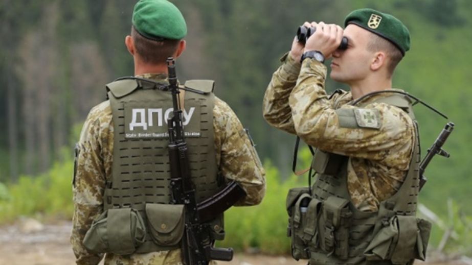 Предлагал 8 тысяч долларов за переправку: на границе с Румынией задержали уклониста из Днепра (ФОТО)