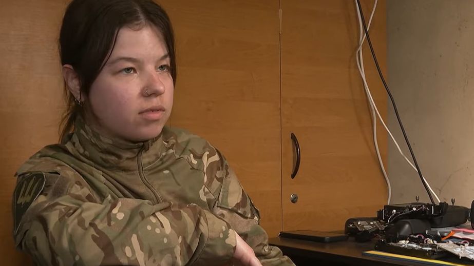 Технодесант на передовій: у 25-й Січеславській бригаді дрони ремонтують жінки (ФОТО, ВІДЕО)