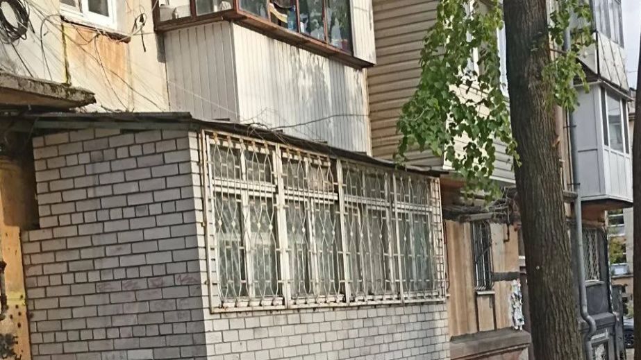 Місто заполонили самобуди: який вигляд мають балкони-монстри і прибудови в Дніпрі (ФОТО)