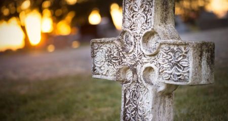 В Днепре вандалы разрисовали мемориал погибшим во Второй Мировой войне (ФОТО)