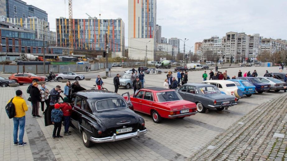 В Днепре состоялась выставка ретроавтомобилей (ФОТО)