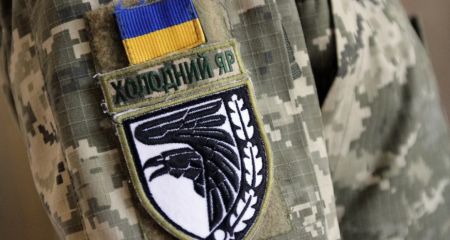 У Дніпрі здирають із фасадів будівель вандальні написи (ФОТО)