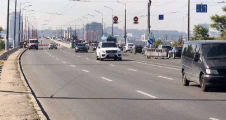 В Днепре девушка хотела прыгнуть с моста, чтобы покончить с собой (ВИДЕО)