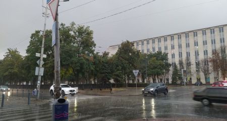 В Днепре "поплыли" машины после дождя (ВИДЕО)