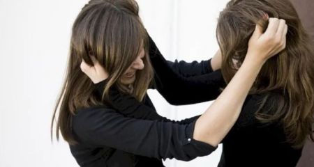Чесність довела до побоїв: у Кривому Розі подруги влаштували бійку на лавці