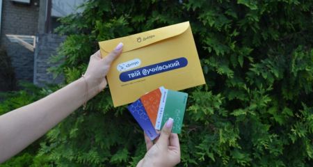Цифрова революція у школах: у Дніпрі учнівський квиток тепер можна оновити одним фото