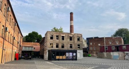 Перестала быть "мертвой зоной": в центре Днепра оживает заброшенное пространство бывшей фабрики (ФОТО)
