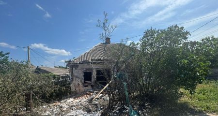 Разрушенные дома и изуродованные дворы: полиция показала последствия атак на Днепропетровщину за минувшие сутки (ФОТО)