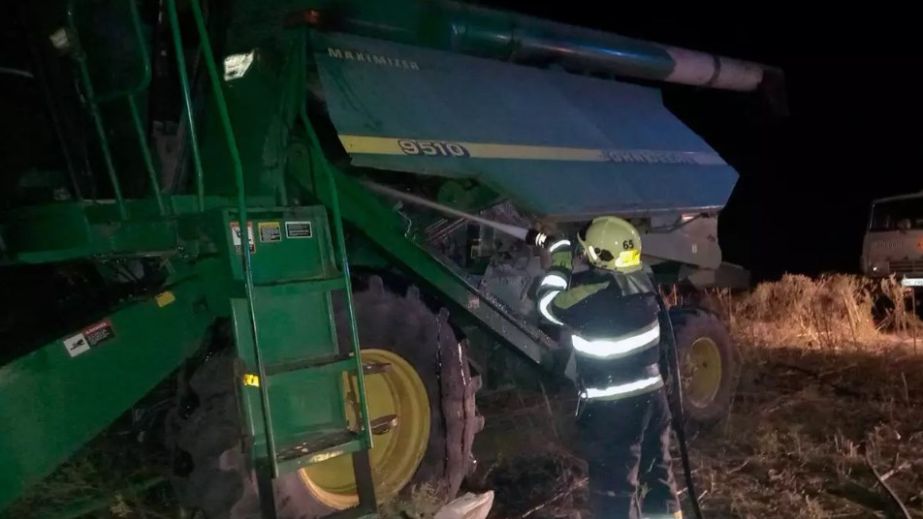 У Кам'янському районі спалахнув комбайн