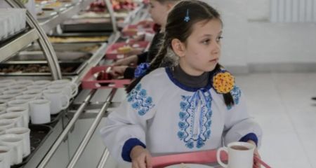 Родители в Днепре пожаловались на питание в пришкольных лагерях: детей кормят неизвестно чем (ФОТО)