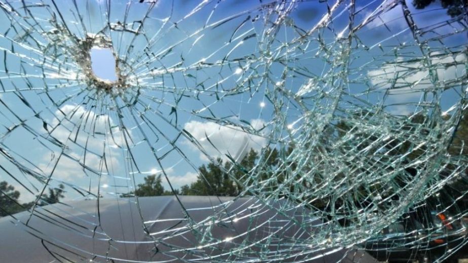 Коли "здали" гальма: у Дніпрі водій Mercedes напав на матір із дітьми (ФОТО, ВІДЕО)