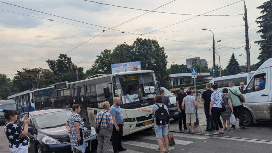 Кофейный цех стал эпицентром скандала: в Кривом Роге прошел митинг протеста (ВИДЕО)
