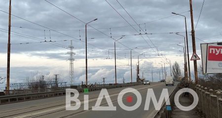 У Кам'янському почали лагодити один із найпроблемніших мостів (ФОТО)