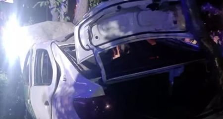 В Каменском спасатели доставали трех человек из изуродованного автомобиля после ДТП (ФОТО)