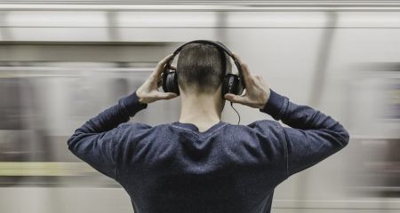 В Днепре мужчина устроил странный перформанс в троллейбусе (ВИДЕО)