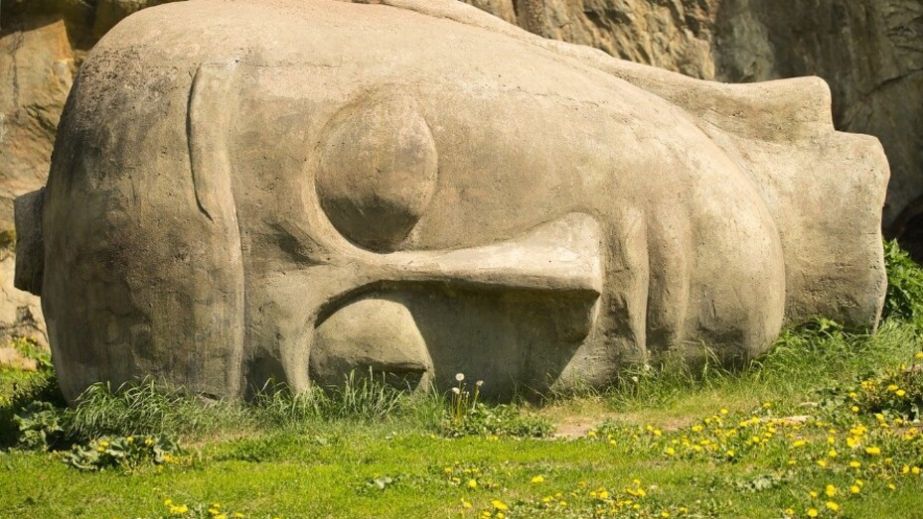 В Днепре нашли странные скульптуры, которые ставят в тупик горожан (ФОТО)