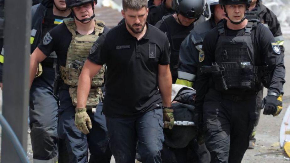 Чорний день для Дніпра: кількість постраждалих від ракетного удару зросла