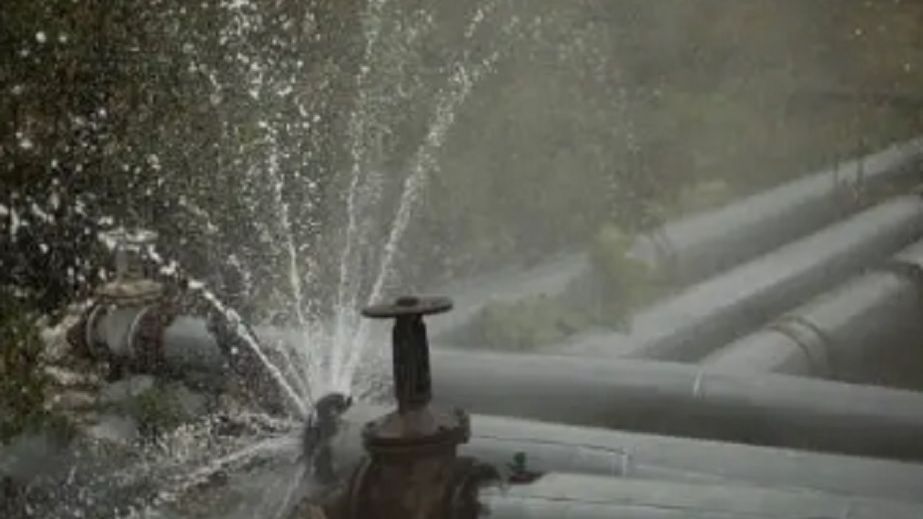 Неоплаза под водой: в центре Днепра в сточных водах тонет паркинг (ВИДЕО)