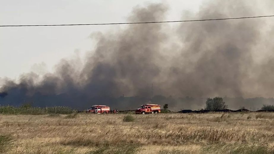 В пригороде Днепра бушует пожар (ВИДЕО)