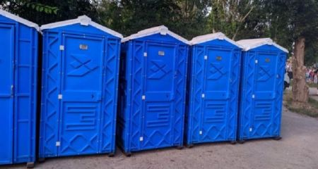 3,5 миллиона на туалеты: в городе на Днепропетровщине выбрали, кто будет обслуживать биокабины до конца года