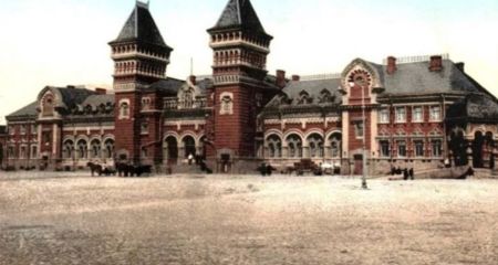 115-летнее фото Днепра: в Сети появился редкий кадр с военными казармами и трамваем, которого больше нет (ФОТО)
