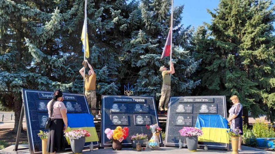 На Днепропетровщине открыли мемориальные доски в честь погибших защитников Украины (ФОТО)