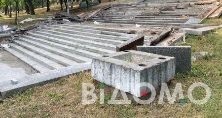 Як у Дніпрі за 2 мільони ремонтують сходи у парку Глоби (ФОТО, ВІДЕО)