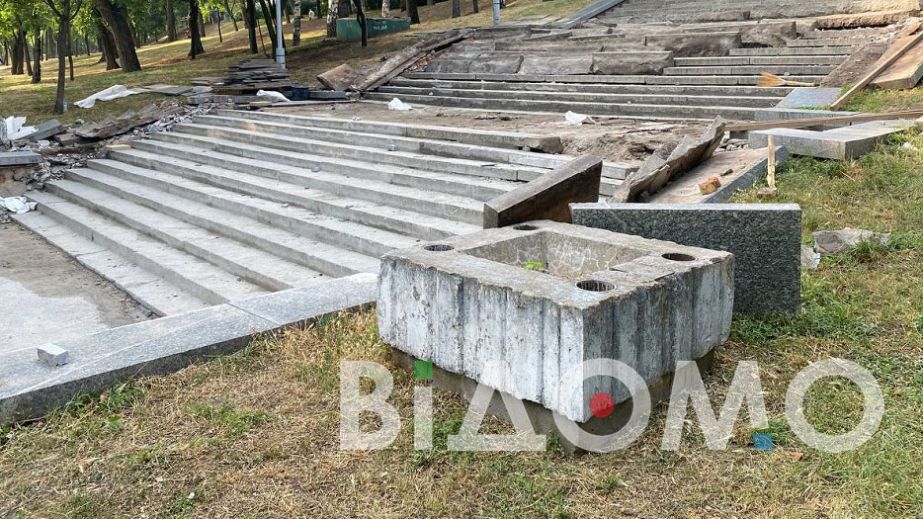 Как в Днепре за 2 миллиона ремонтируют лестницу в парке Глобы (ФОТО, ВИДЕО)