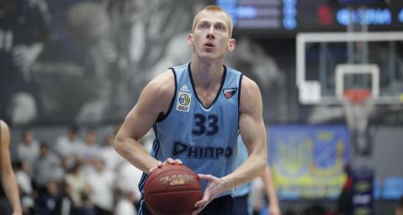 Один із провідних гравців БК "Дніпро" одружився: хто стала обраницею спортсмена (ФОТО)