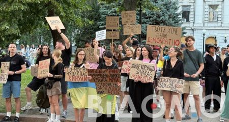 "Рада, завтра на роботу": у Дніпрі третій день протестують проти закону №12414 (ФОТО, ВІДЕО)