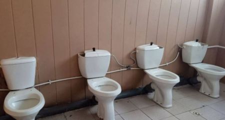 Спустя год после громкого скандала: в 36 школах Днепра появятся перегородки в туалетах