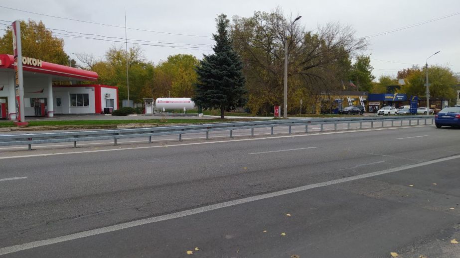 Миллионы на отбойники: в Днепре объявлен тендер на новые ограждения