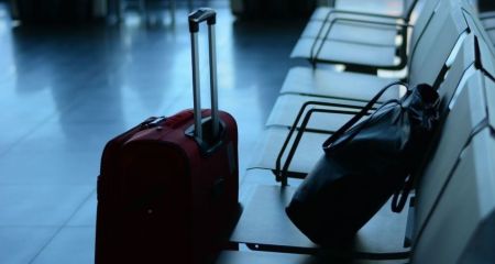 Багажний "десант": у Дніпрі автобус засипав валізами проспект (ФОТО, ВІДЕО)