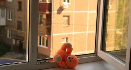 У Жовтих Водах немовля випало з вікна багатоповерхівки