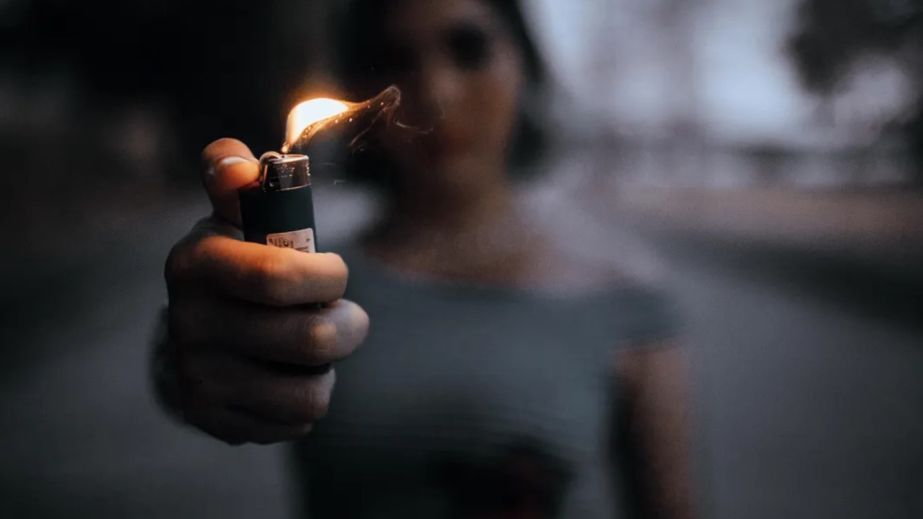 Месть за увольнение: женщина из Харькова сожгла два массажных салона в Днепре
