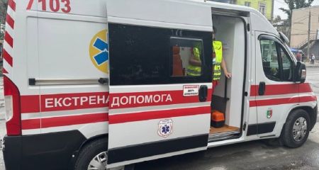 У спальному районі Кривого Рогу фургон переїхав жінку на тротуарі (ФОТО)