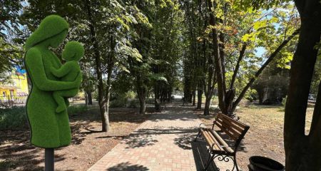 Двухметровая мама с младенцем: в Кривом Роге потратят бюджетные средства на гигантские фигурки