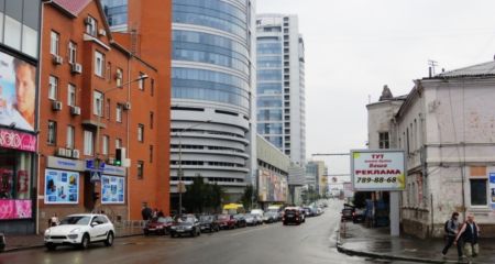 Рідкісні кадри: у мережі показали як виглядала одна із центральних вулиць Дніпра 130 років тому (ФОТО)