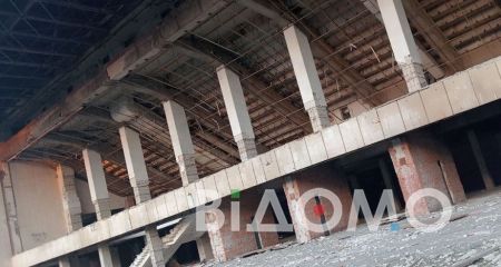 Покинуту льодову арену "Метеор" у Дніпрі знову підпалили підлітки (ВІДЕО)