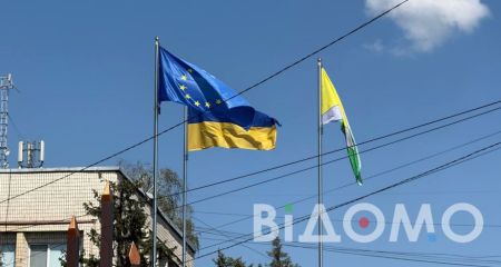 В Днепре подняли рекордный 50-метровый флаг Украины (ФОТО)