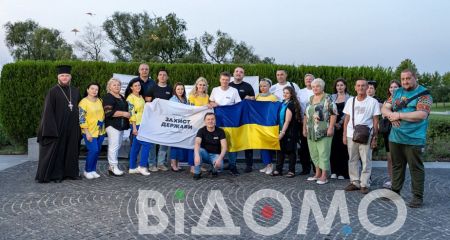 В Днепре прошла акция "Зеркало Независимости" (ФОТО, ВИДЕО)
