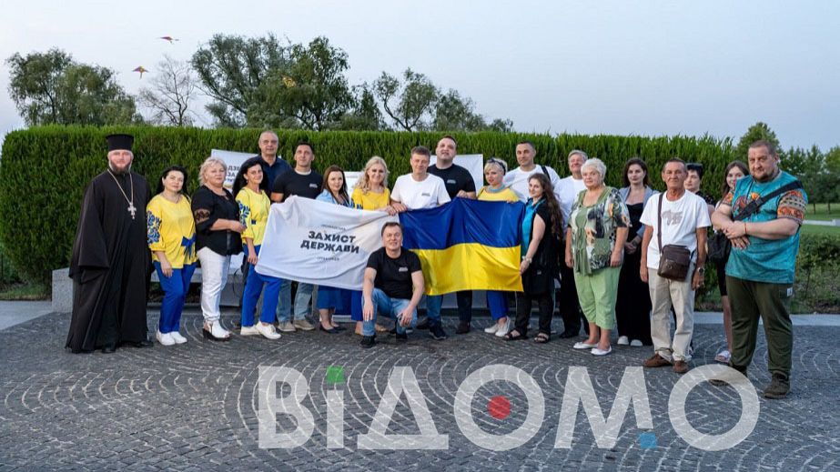 В Днепре прошла акция "Зеркало Независимости" (ФОТО, ВИДЕО)