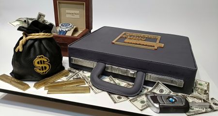 "Джентльменський набір": у Дніпрі кондитер приготував комплект незвичайних тортів (ФОТО)