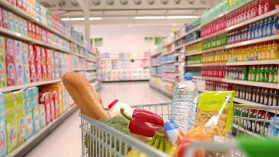 В Днепре женщина систематически ест продукты в магазинах, не оплачивая их (ФОТО)