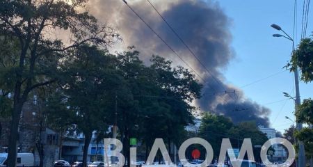 Масштабну пожежу на Правому березі загасити не вдається (ФОТО, ВІДЕО)