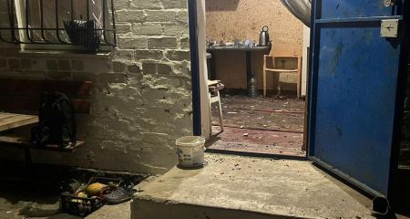 Под Днепром мужчина забросал жену во дворе гранатами и взорвал себя в доме (ФОТО)