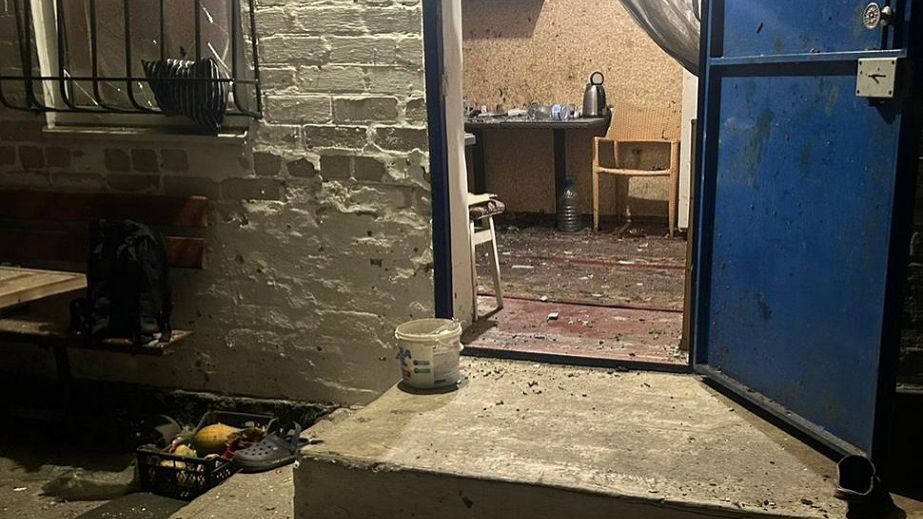 Под Днепром мужчина забросал жену во дворе гранатами и взорвал себя в доме (ФОТО)